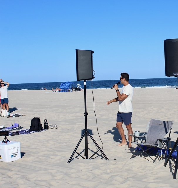 Opening remarks on the beach before the first serve